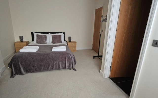 Town Center Modern Apartment 10