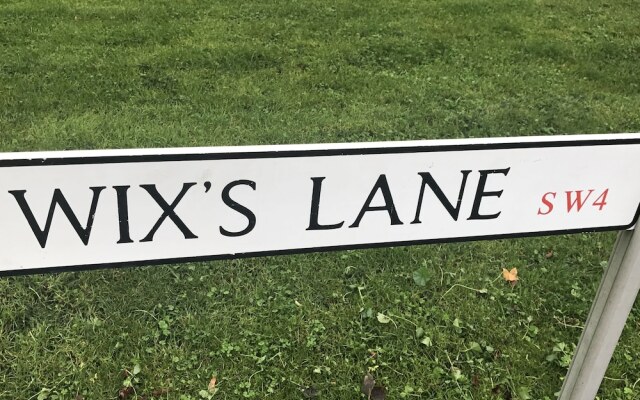 Wix's Lane 3 bed Apartment