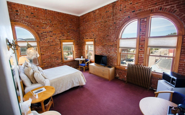 Victor Hotel