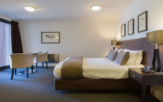 Luxury Lake Suites