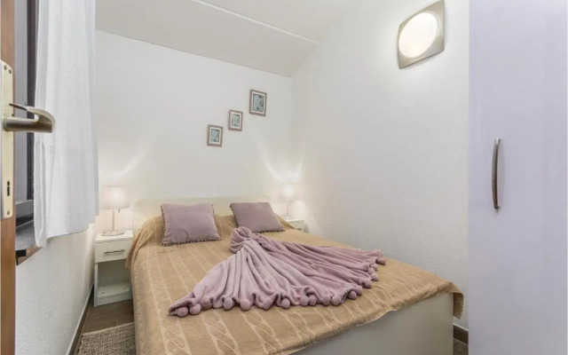 Two-Bedroom Apartment in Cervar Porat