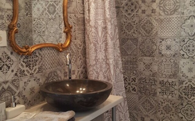 Fabulous Stone House and Large Natural Pool