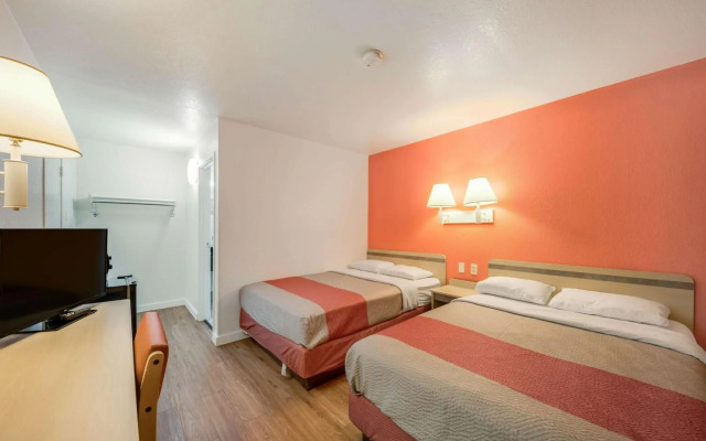 Motel 6 Greenville, TX