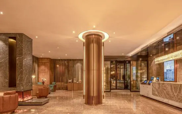 Crystal Hotel Shanghai Jinling East Road on the  Bund