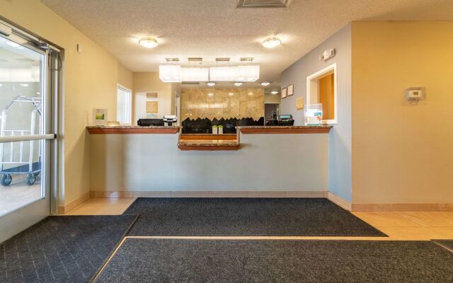 Holiday Inn Express & Suites Englewood Denver South by IHG
