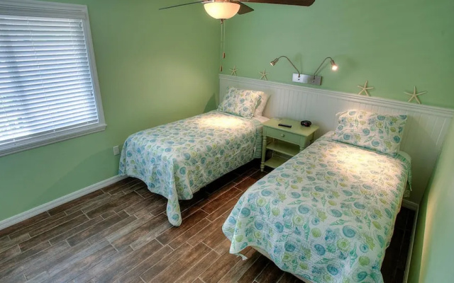 Whispering Whale Retreat Apartment 4