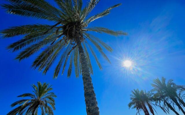 South facing apartment, 7 mins walk from beach