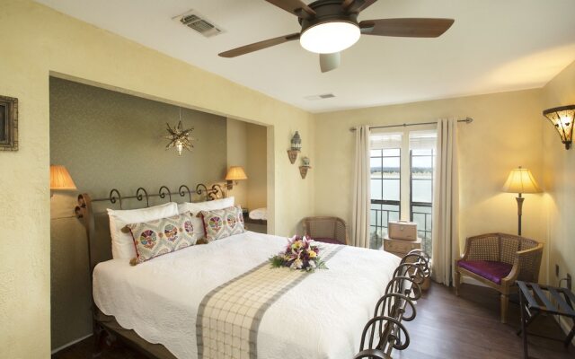 Lakehouse Bed and Breakfast