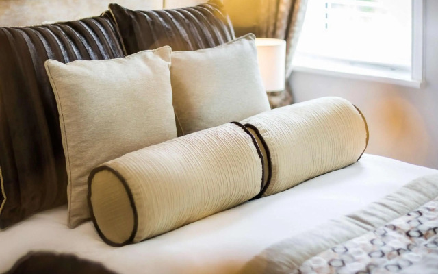 WorldHotels Distinctive Woughton House Hotel