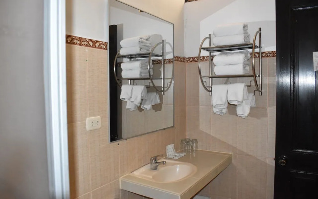 Colonial Plaza Hotel