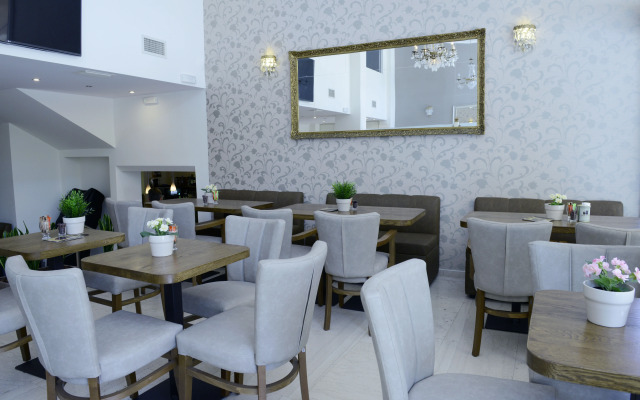 Phidias Hotel