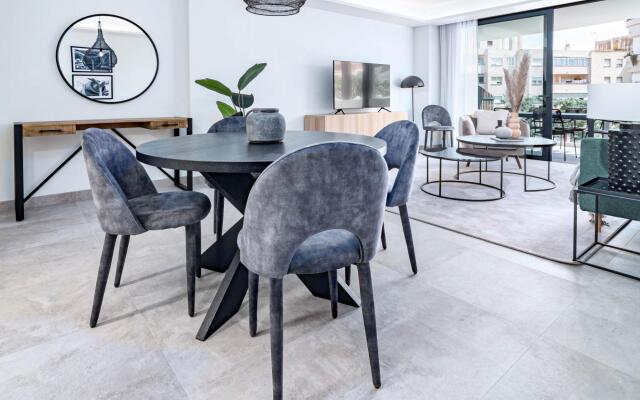 INF32L- Modern city apartment, families only