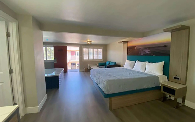 Super 8 by Wyndham Oceanside Downtown