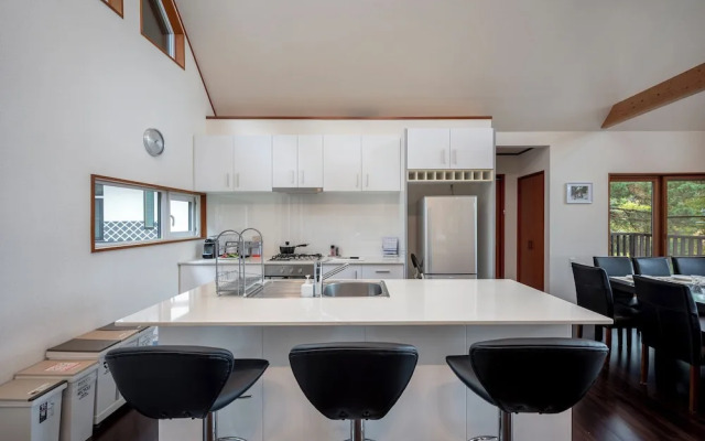 Furano Lodge 10 by H2 Life