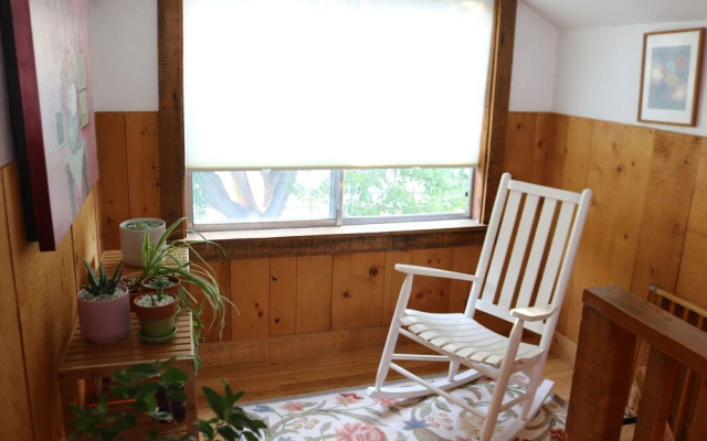 River Stone Inn & Gallery