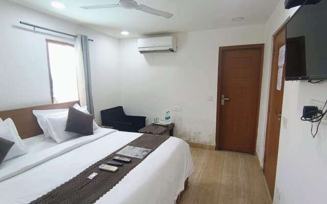 Hotel Crystel Residency