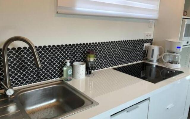 Appt 2 Chambres Calme,Clim, Plage Et Gare Proche Pkg