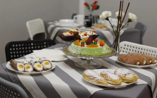 * 1 * 7 * 4 * Via Roma, Rooms Breakfast, B&B
