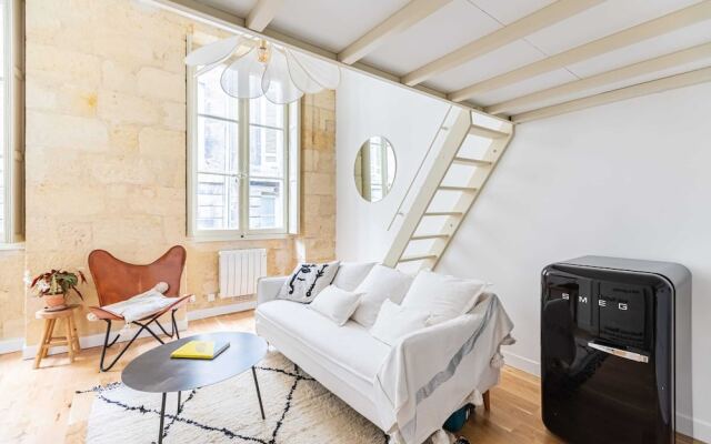 Bright and Cosy Studio in the Historical Heart of Bordeaux by GuestReady