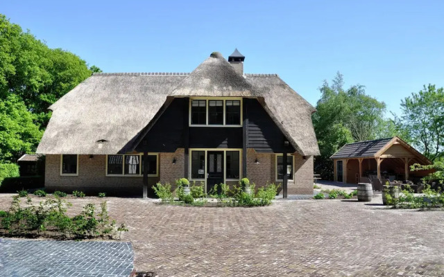 Mansion in Nijensleek With Sauna & Garden