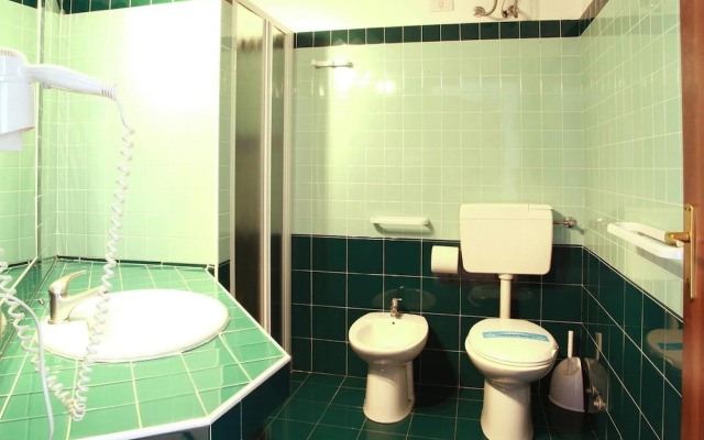 Bungalow in Caorle With Garden Furniture