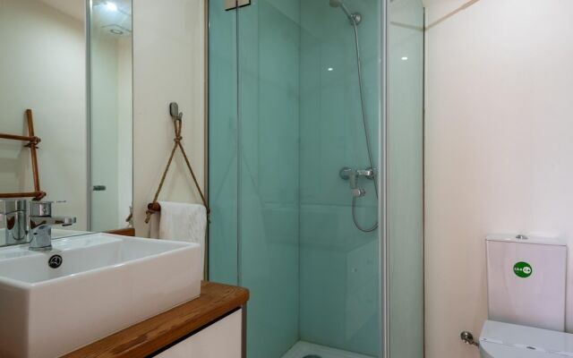 Mezzanine Stylish Apartment P by Vacationy