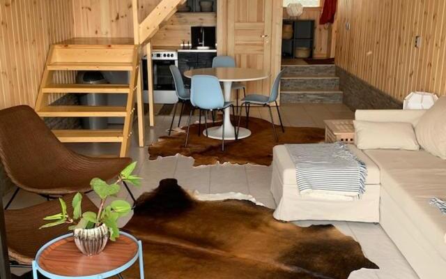 Small Vinter Summer House