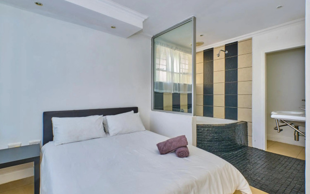 Inn & Out Sandton Park