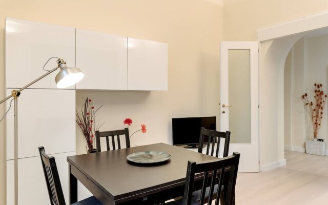 Sunny Flat In Elegant Building Close To Colosseum