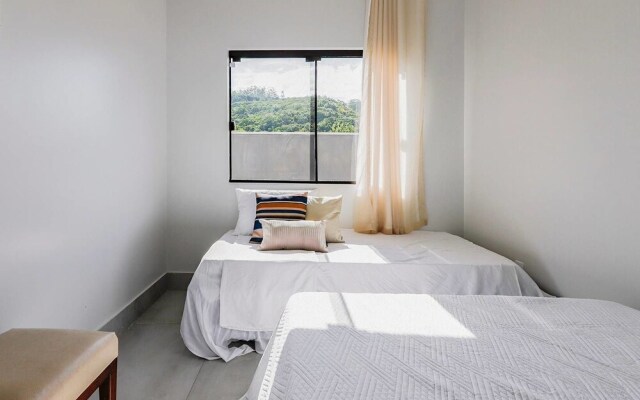 Casa Moderna em Condomínio de Canasvierias