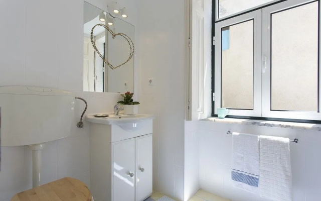 Spacious Alfama Duplex, By TimeCooler