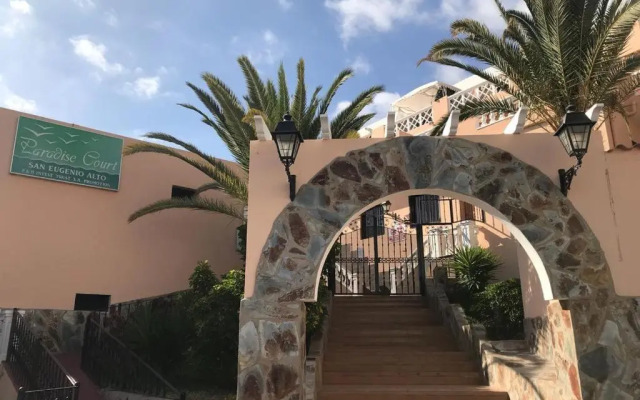 Paradise Court Aparthotel