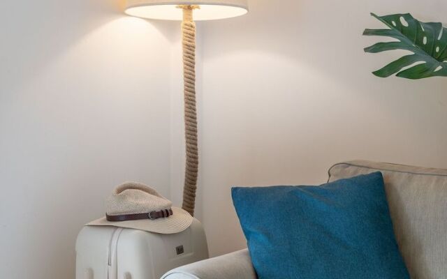 Breeze One Bedroom Apartment by BluPine
