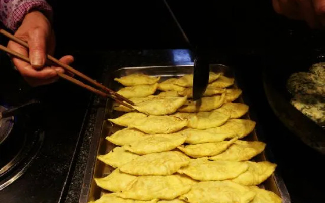 Huahong Hotel (Jiuhuashan Qingyang RT-Mart)