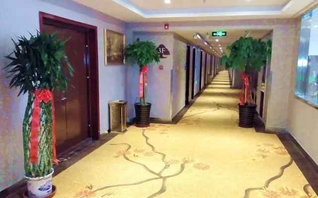 GreenTree Inn West Prefecture Golmud Pedestrian Street Business Hotel
