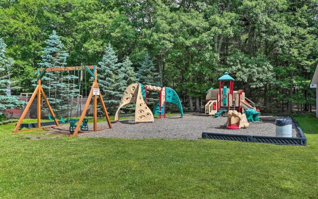 Walk to Lake Wallenpaupack: Poconos Vacation Home