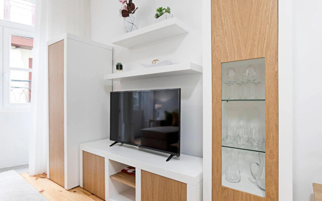 Lóios 1BR Flat Downtown by LovelyStay