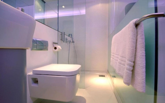 YOTELAIR Amsterdam Schiphol - Transit Hotel