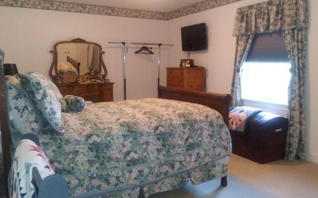 Marvel's on the Creek