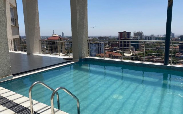 Karim house, 2 bedroom apartment with king beds, balcony view and workspace in Kilimani Nairobi