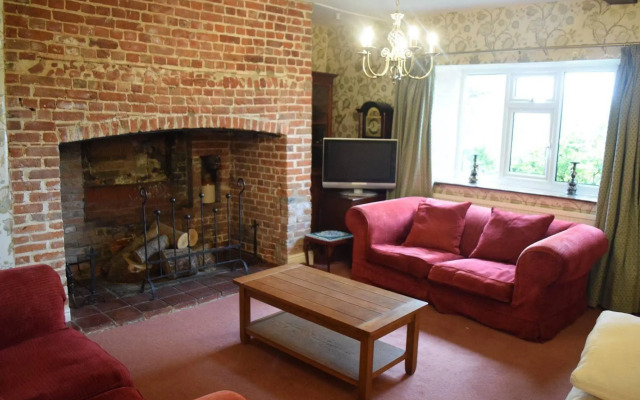 At the Farmhouse Hunters Hall