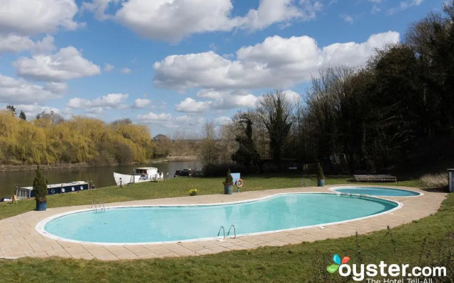 Shillingford Bridge Hotel