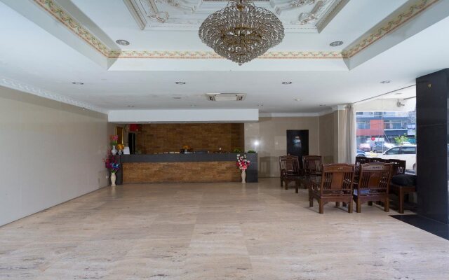 OYO 89619 De Choice Hotel