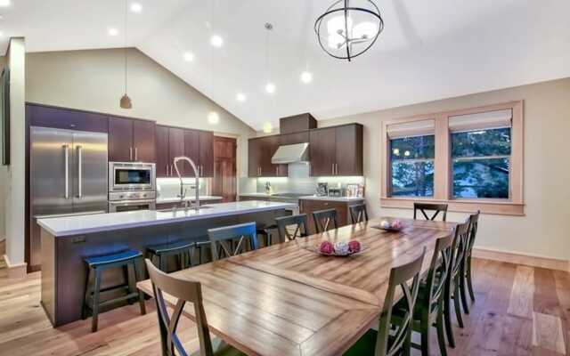 Redwood Lodge 7 Bedrooms 5.5 Bathrooms Home