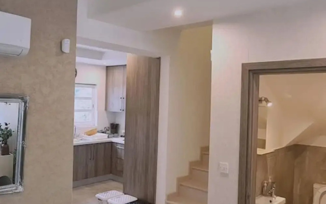 29 LIM - Downtown Retreat