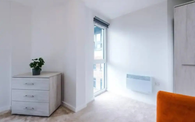 ✰Spacious & Modern 2 Bed Apt, 5 Mins from Leeds!