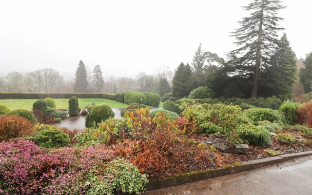5 Ladstock Hall