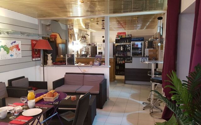 Felicidade Hostel