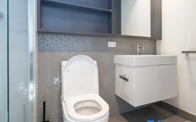 Modern 2BR Apartment with Smart TV and Views