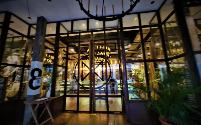 M Boutique Station 18